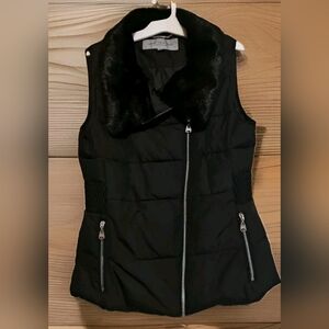 Marc New York Quilted Black Puffer Vest Fur Collar Sz S Chic Streetwear